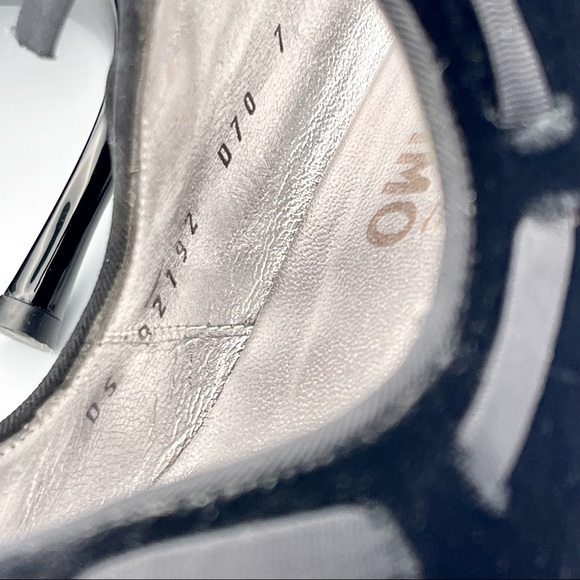 SALVATORE FERRAGAMO 🖤 Black Velvet Bardwill Bow Mary Jane Pumps | US 7 - Picture 15 of 15